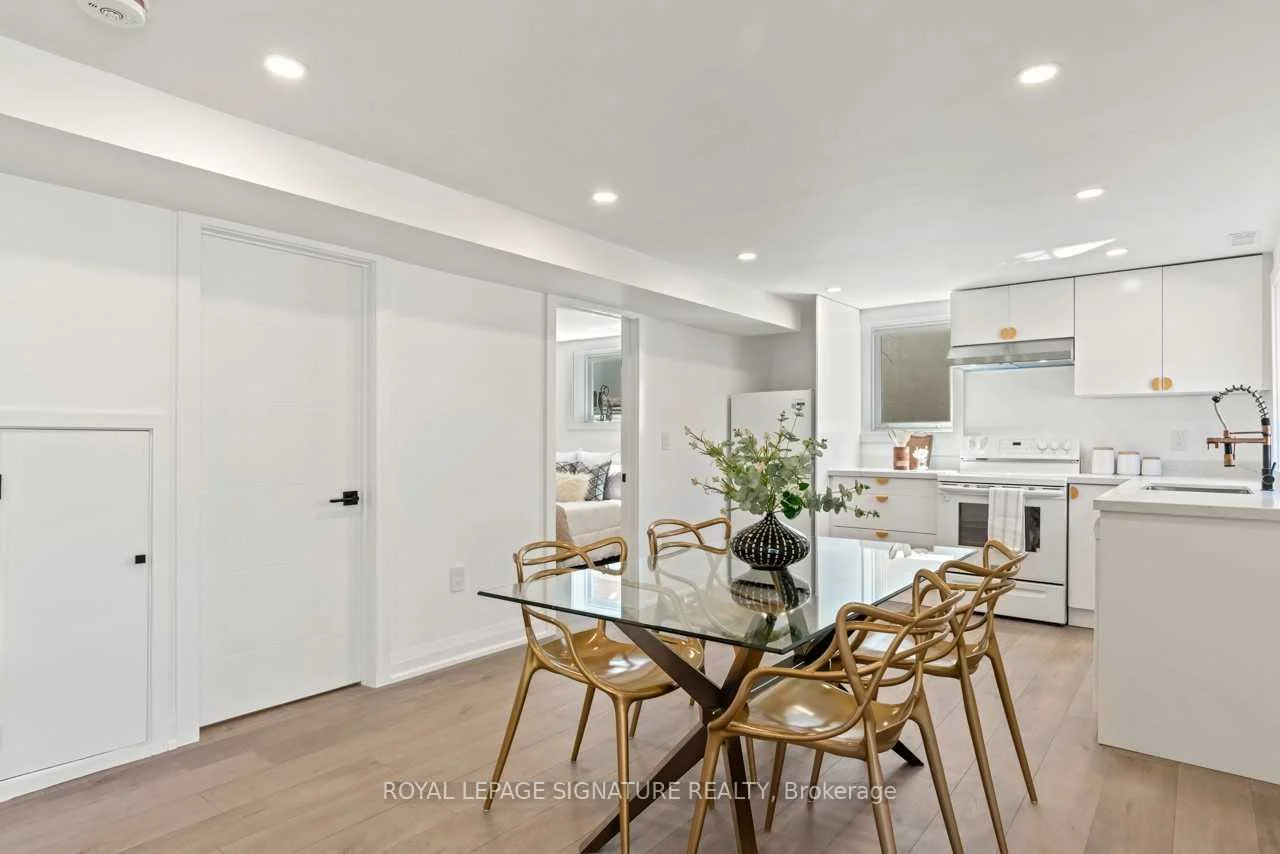 185, Lloyd, Central Newmarket, Newmarket