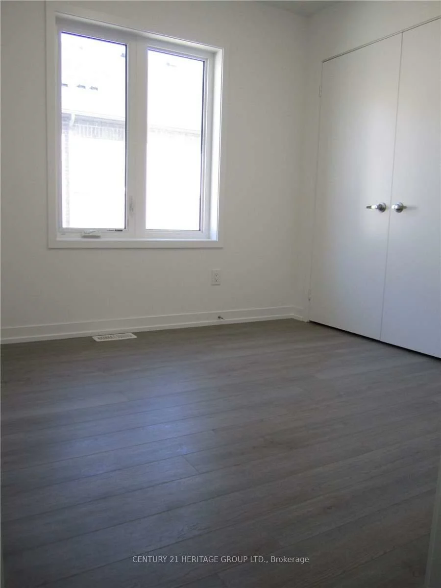 210, Harding Park, Glenway Estates, Newmarket