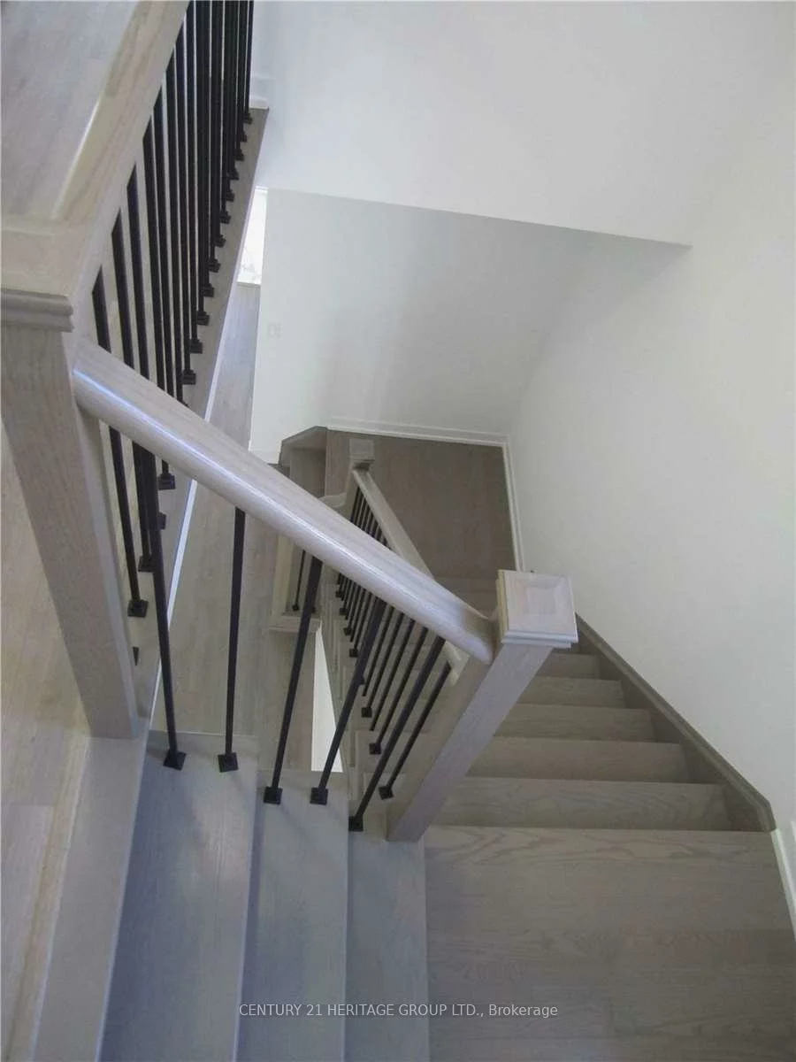 210, Harding Park, Glenway Estates, Newmarket