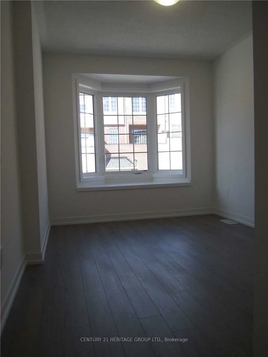 210, Harding Park, Glenway Estates, Newmarket