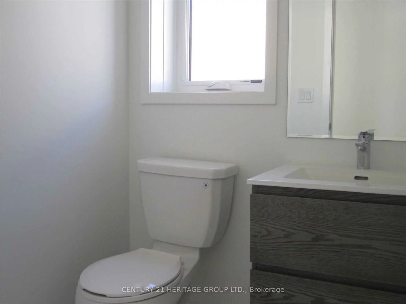 210, Harding Park, Glenway Estates, Newmarket