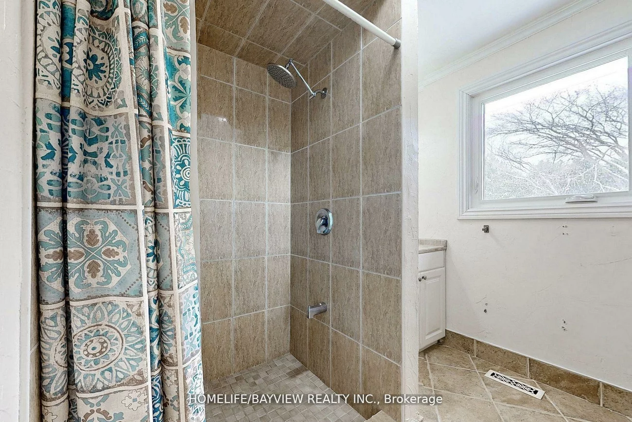 883, Leslie Valley, Huron Heights-Leslie Valley, Newmarket