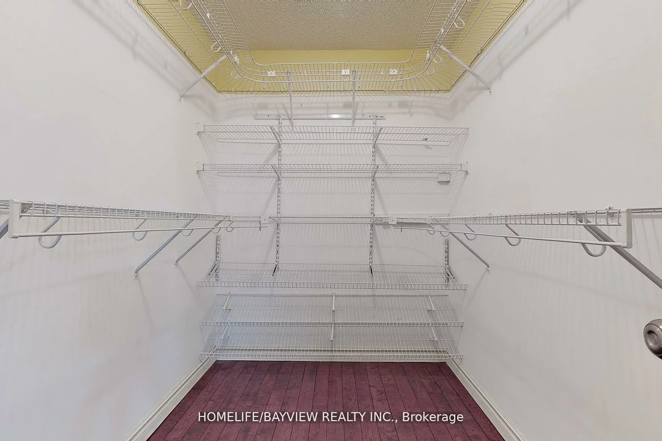 883, Leslie Valley, Huron Heights-Leslie Valley, Newmarket