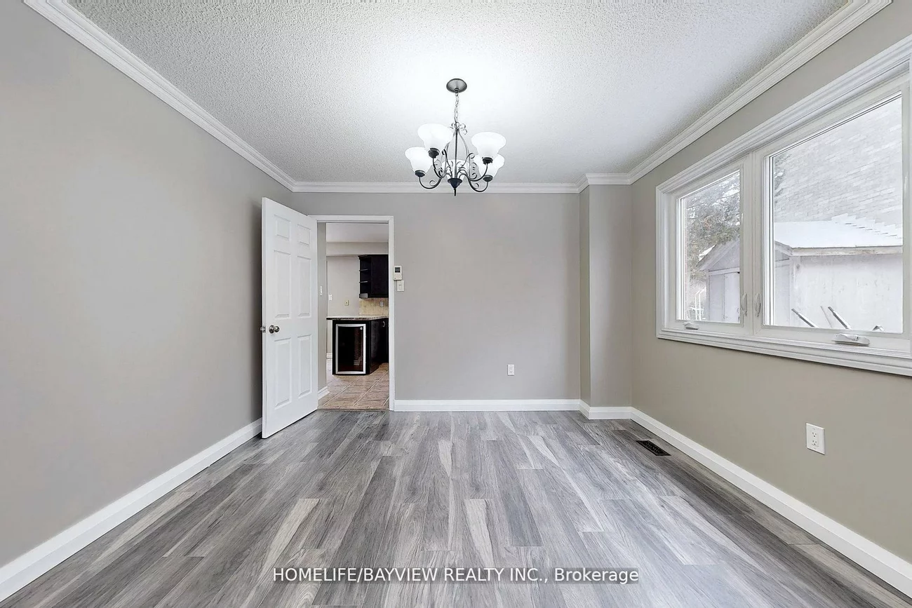 883, Leslie Valley, Huron Heights-Leslie Valley, Newmarket