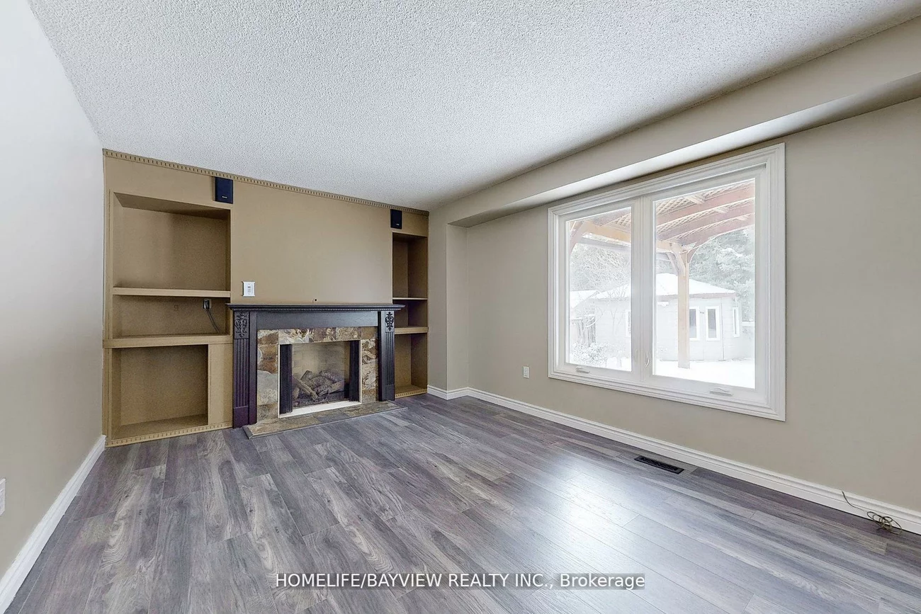 883, Leslie Valley, Huron Heights-Leslie Valley, Newmarket