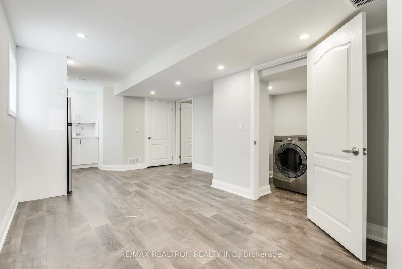 501, Clifford Perry, Woodland Hill, Newmarket