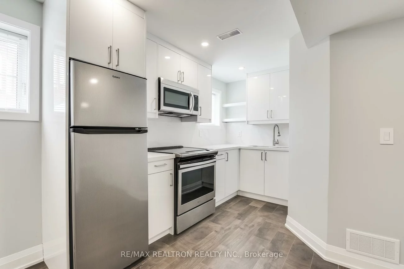 501, Clifford Perry, Woodland Hill, Newmarket