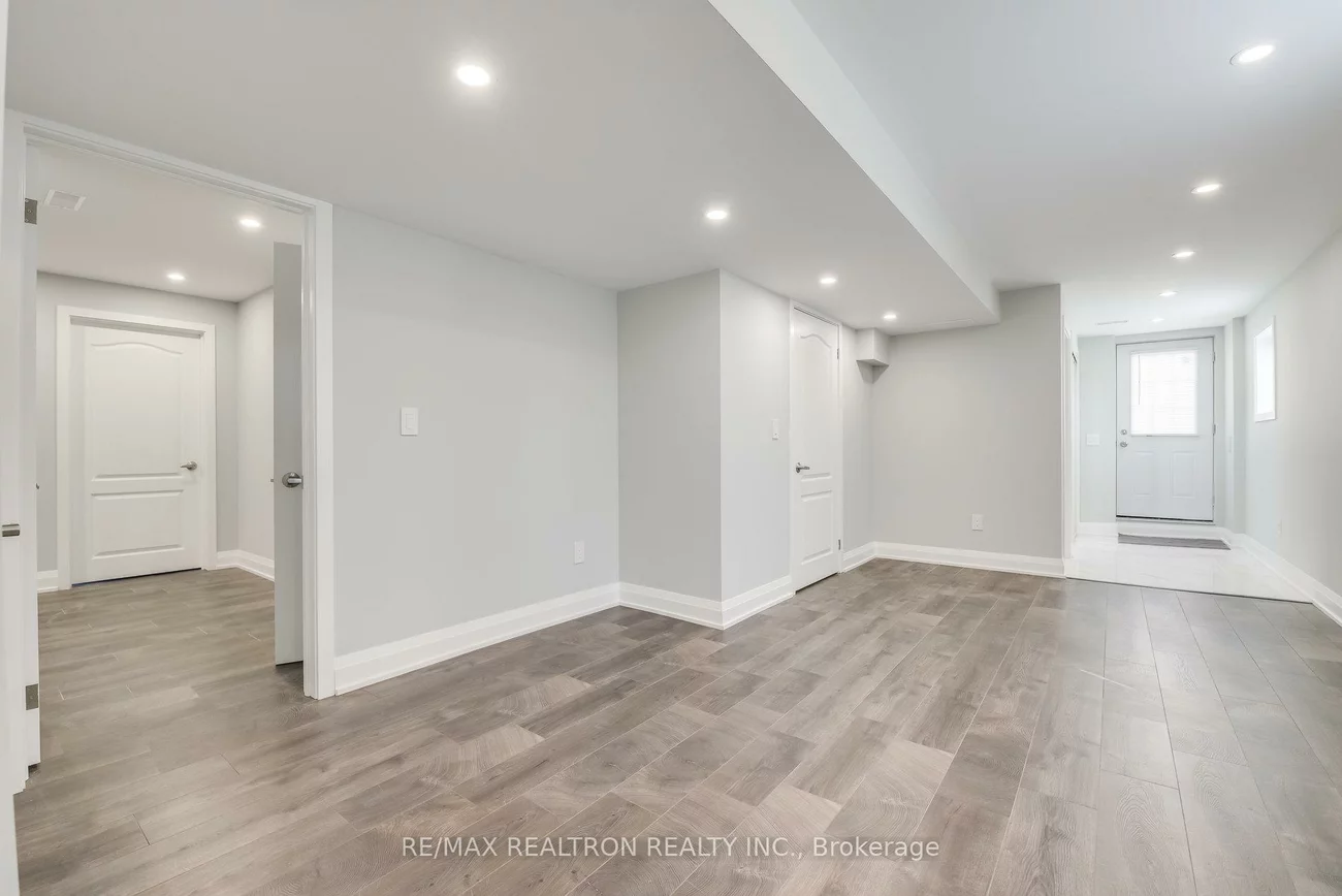 501, Clifford Perry, Woodland Hill, Newmarket