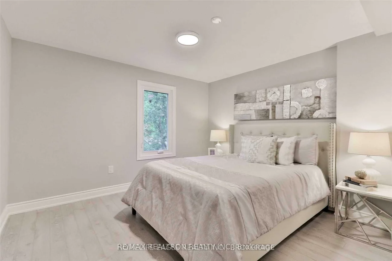 287, Penn (Main Floor), Bristol-London, Newmarket