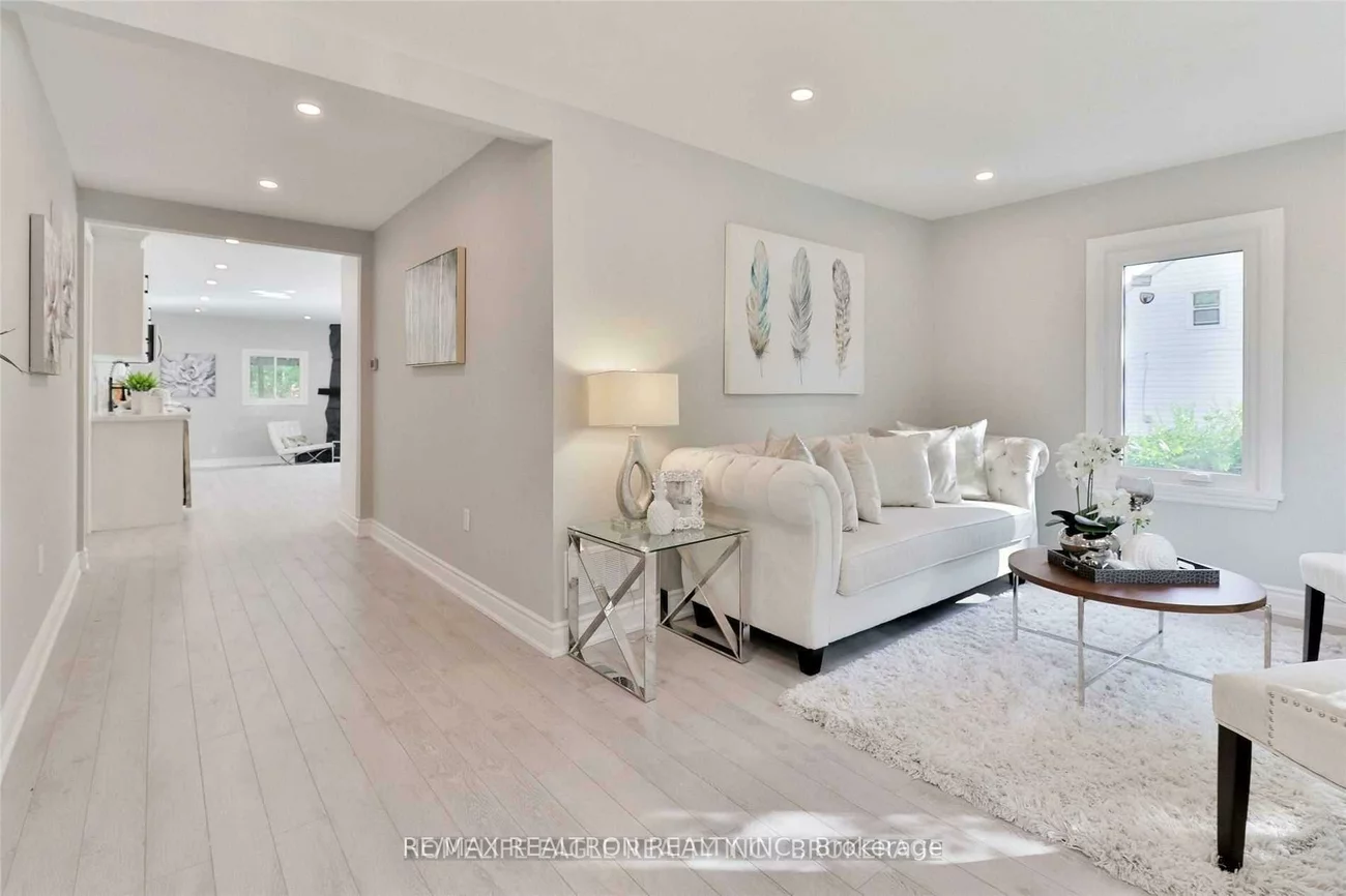 287, Penn (Main Floor), Bristol-London, Newmarket