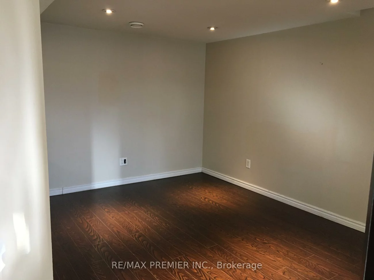 400, Dixon, Central Newmarket, Newmarket