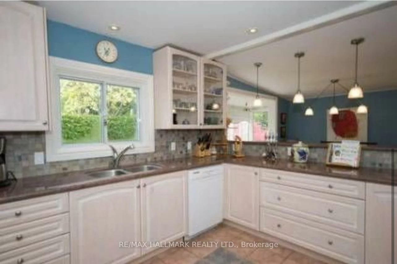 325, Andrew, Central Newmarket, Newmarket