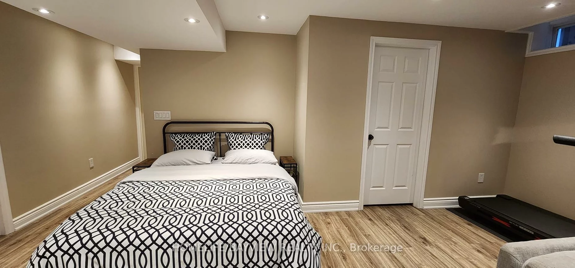 175, Art West, Woodland Hill, Newmarket