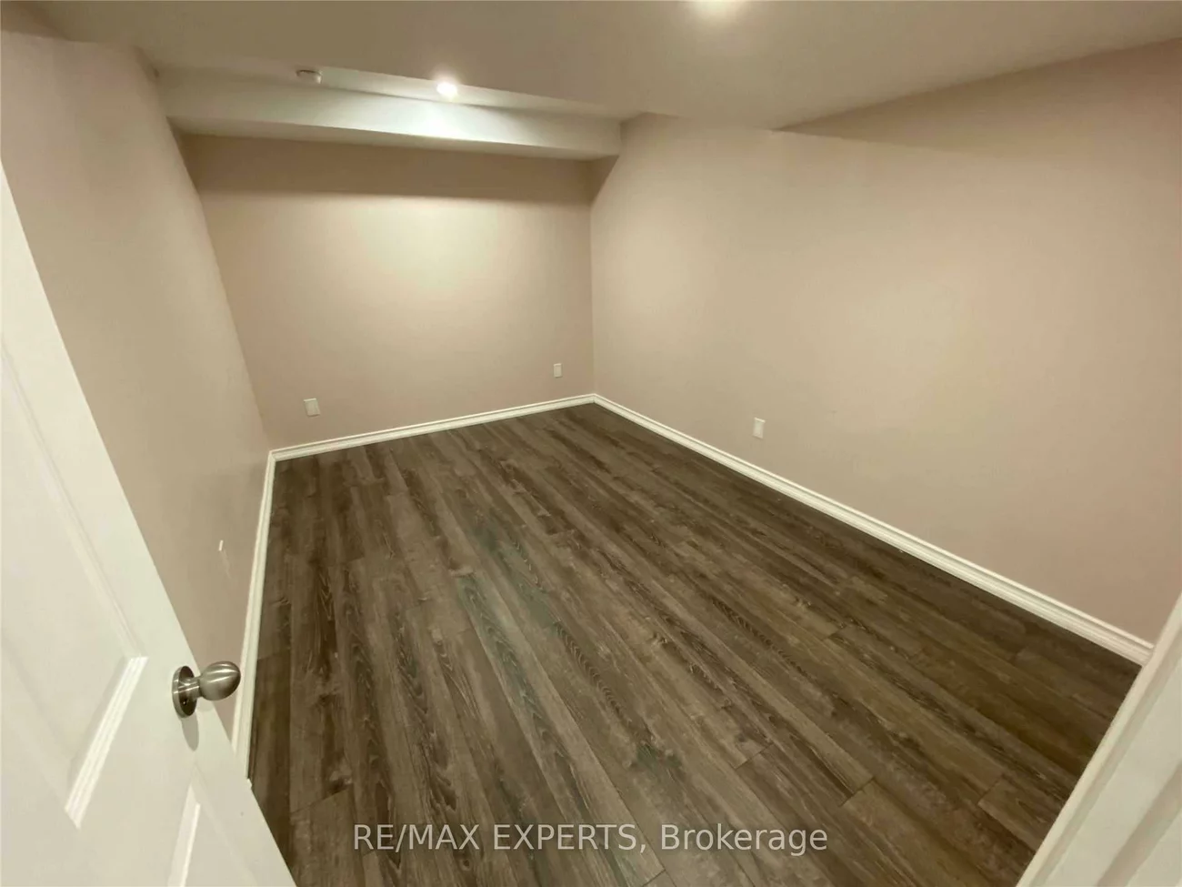 690, Yarfield, Glenway Estates, Newmarket