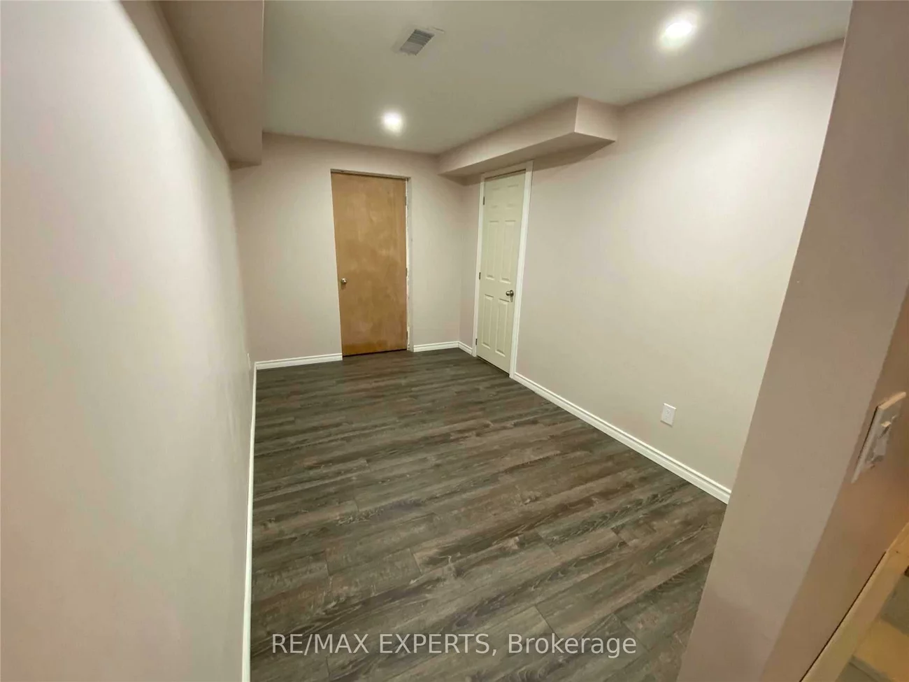 690, Yarfield, Glenway Estates, Newmarket