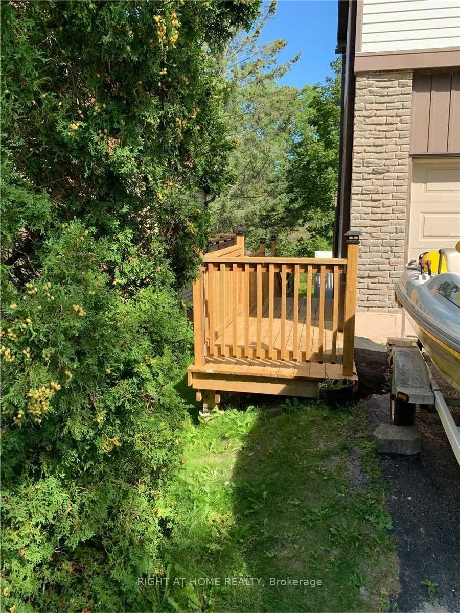 991, Jacarandah, Huron Heights-Leslie Valley, Newmarket