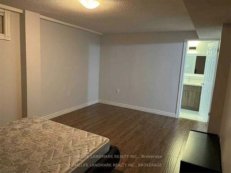 753, College Manor Baseme, Gorham-College Manor, Newmarket