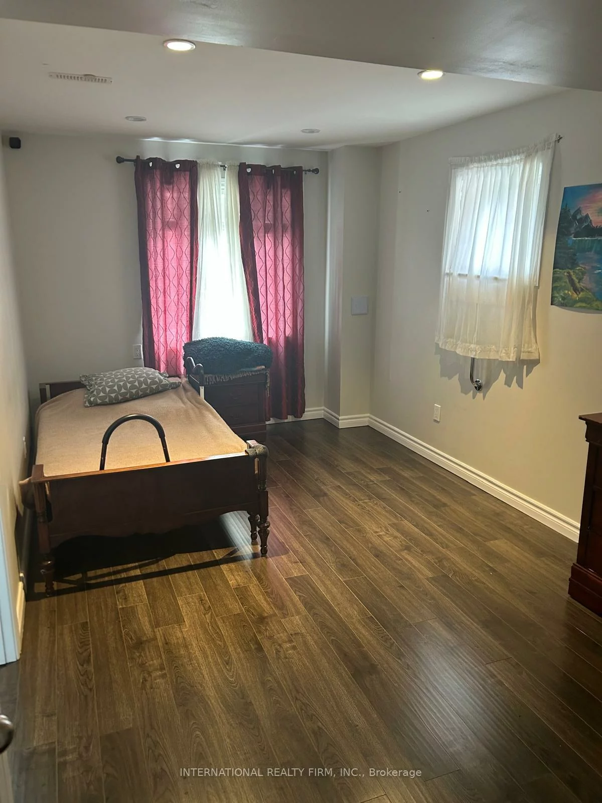 521, Clifford Perry, Woodland Hill, Newmarket