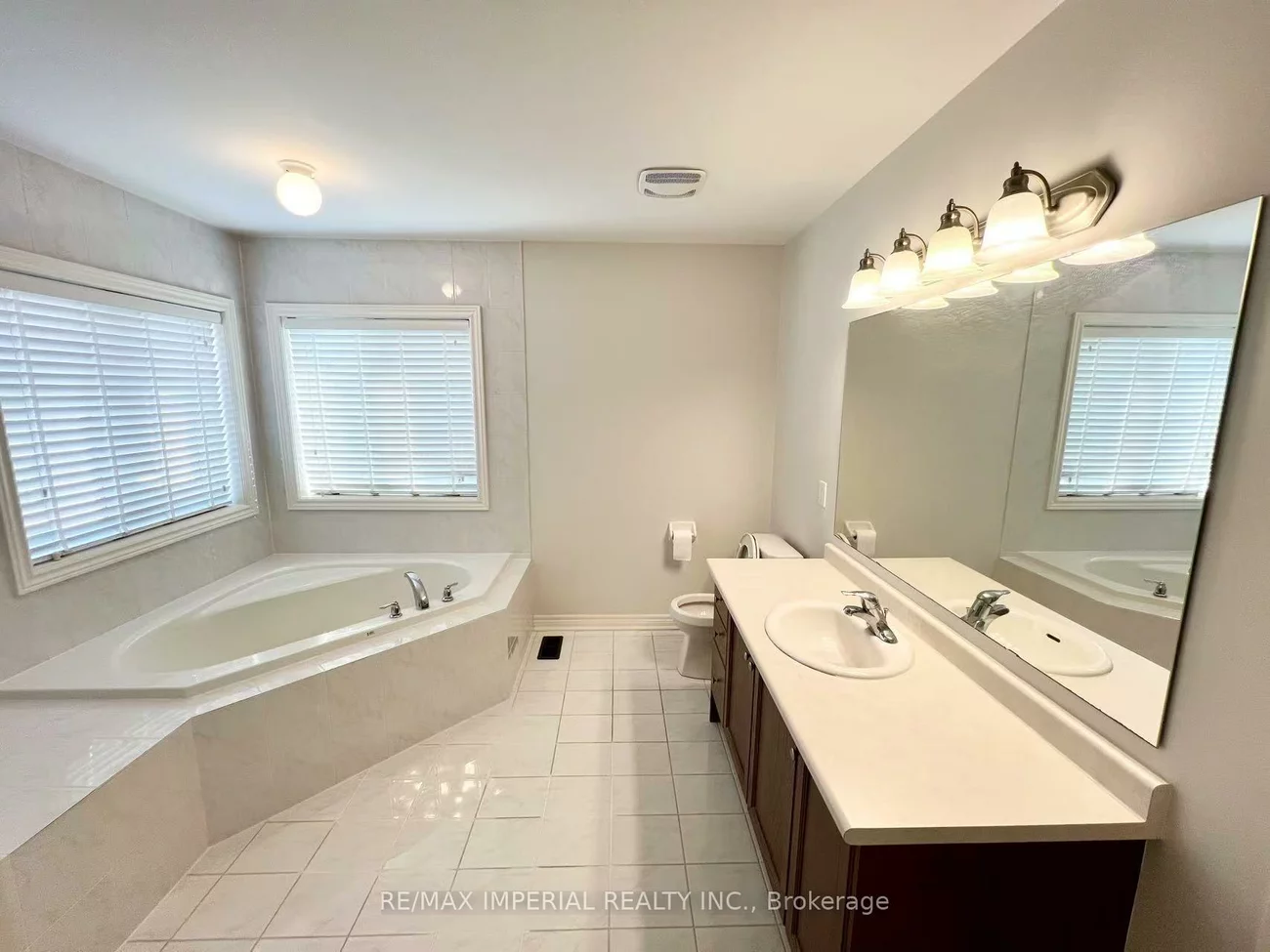 1199, Mctavish, Stonehaven-Wyndham, Newmarket
