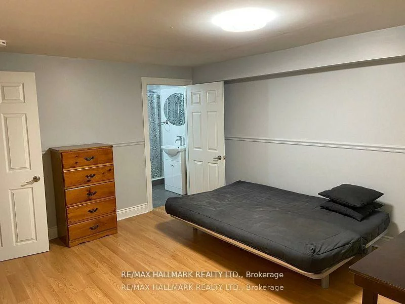 24, Hillview, Bristol-London, Newmarket