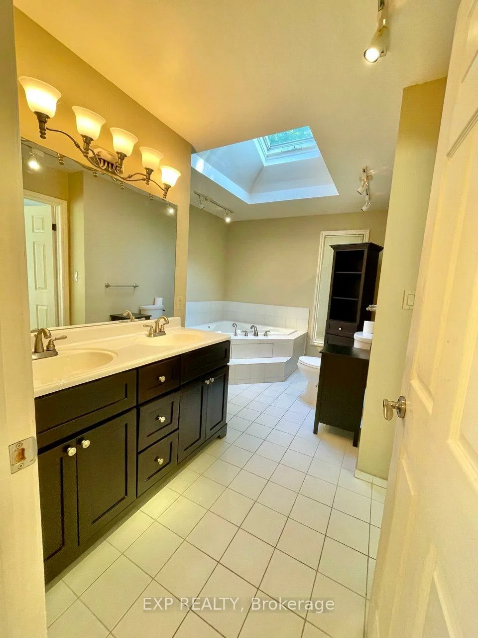 228, Main, Bristol-London, Newmarket