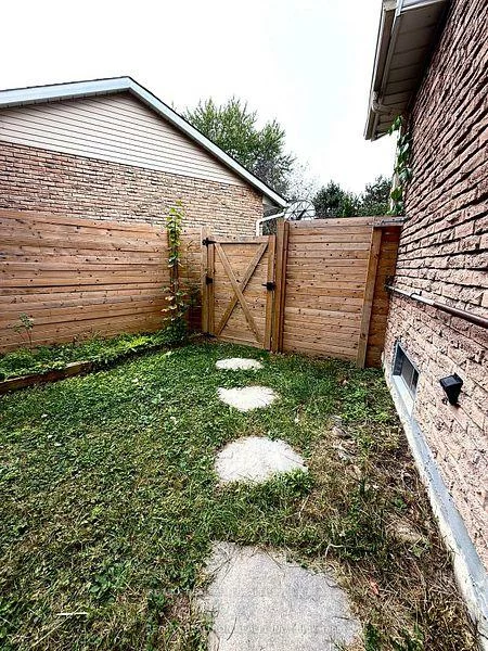 16, Eastman, Huron Heights-Leslie Valley, Newmarket