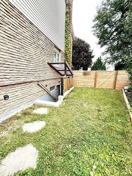 16, Eastman, Huron Heights-Leslie Valley, Newmarket