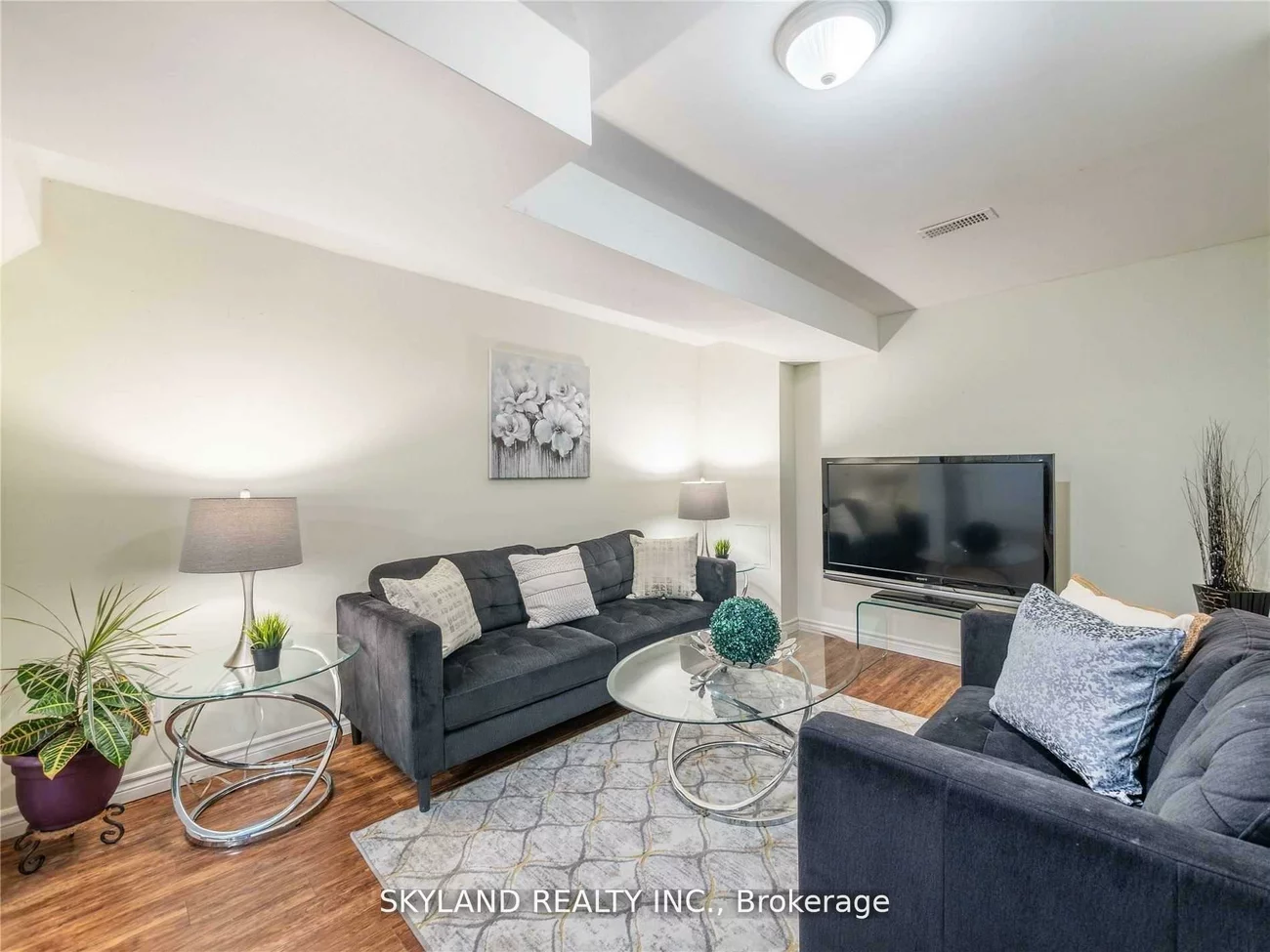 384, Spruce Grove, Woodland Hill, Newmarket