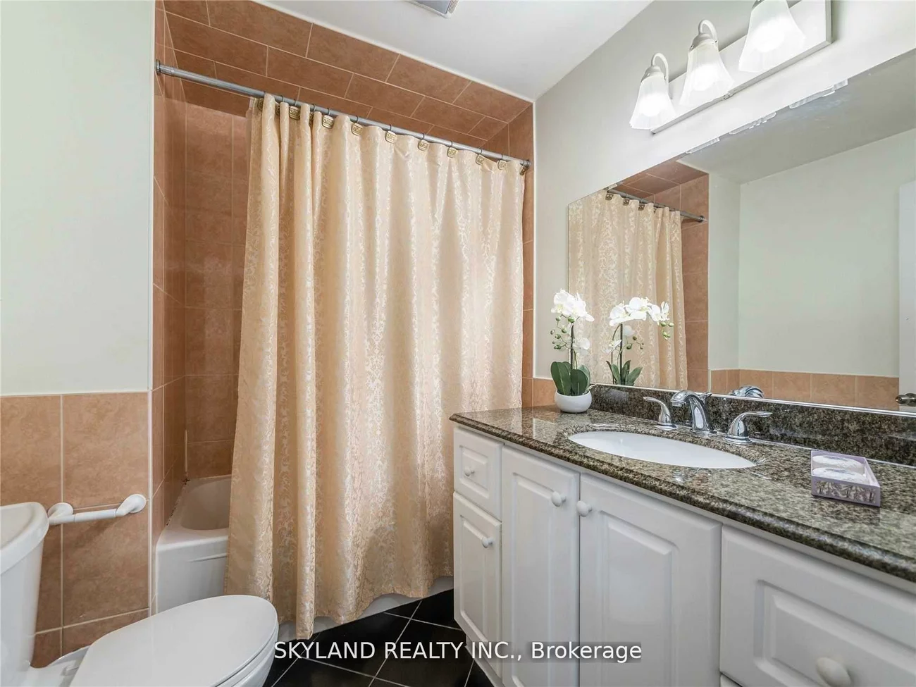 384, Spruce Grove, Woodland Hill, Newmarket