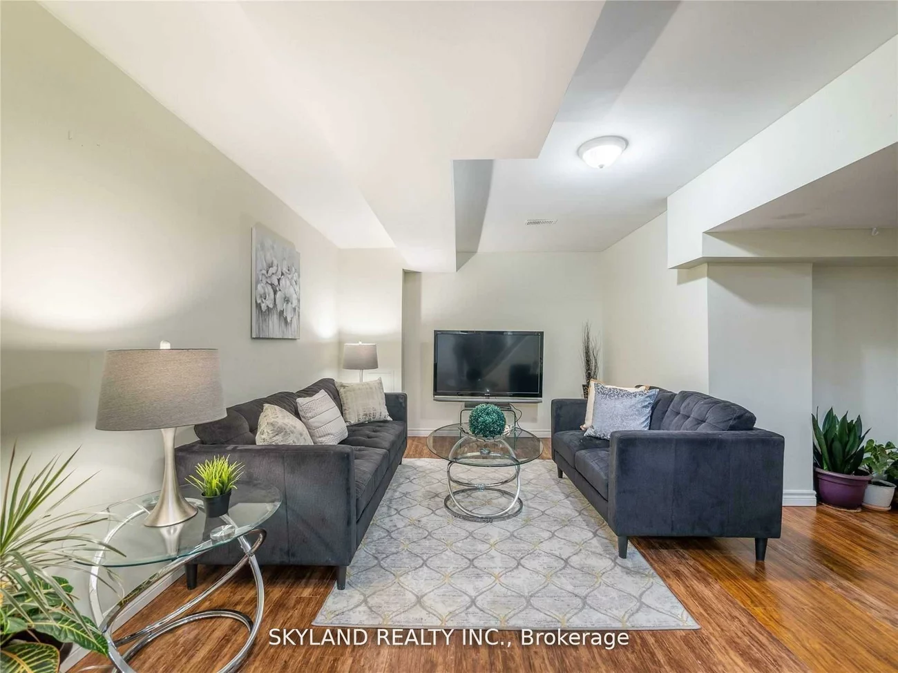 384, Spruce Grove, Woodland Hill, Newmarket