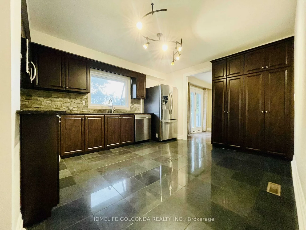 909, Ferndale, Gorham-College Manor, Newmarket