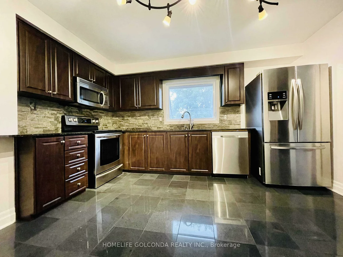 909, Ferndale, Gorham-College Manor, Newmarket