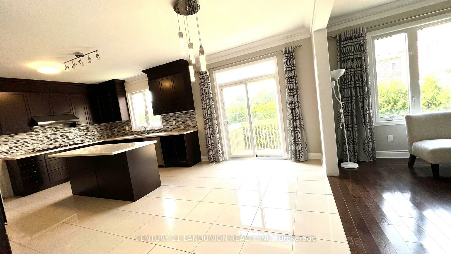 1001, Poppy, Stonehaven-Wyndham, Newmarket