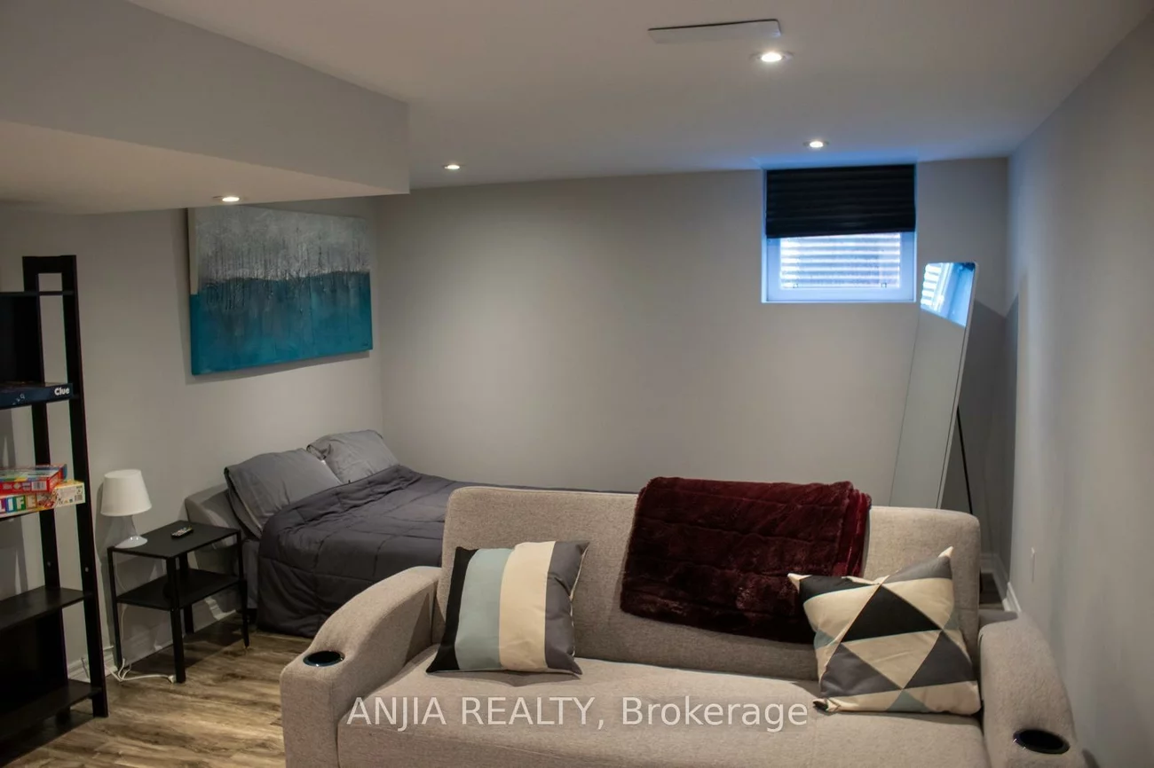 370, Chambers, Armitage, Newmarket