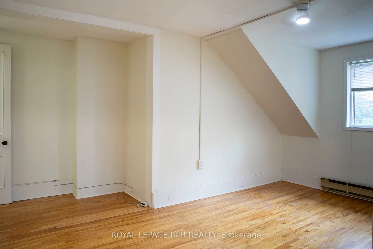 600, Queen, Gorham-College Manor, Newmarket
