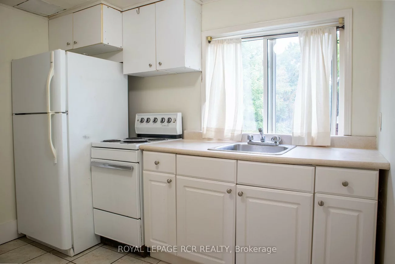 600, Queen, Gorham-College Manor, Newmarket