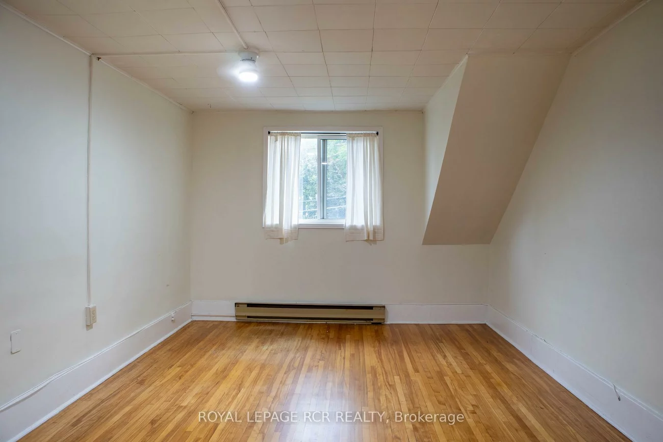 600, Queen, Gorham-College Manor, Newmarket
