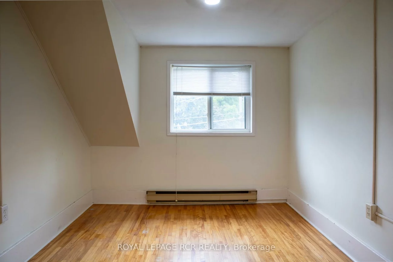 600, Queen, Gorham-College Manor, Newmarket