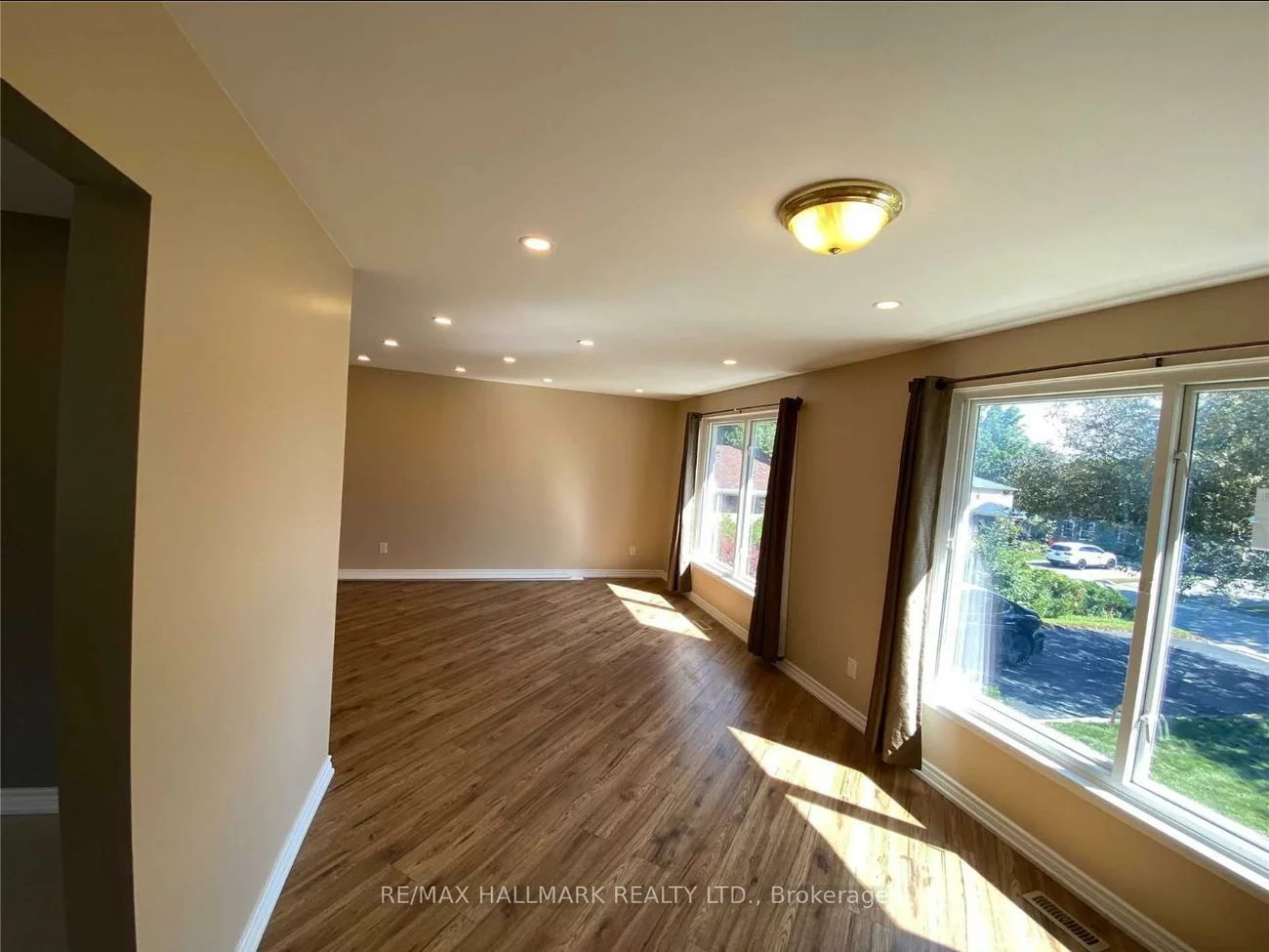 331, Roywood, Central Newmarket, Newmarket