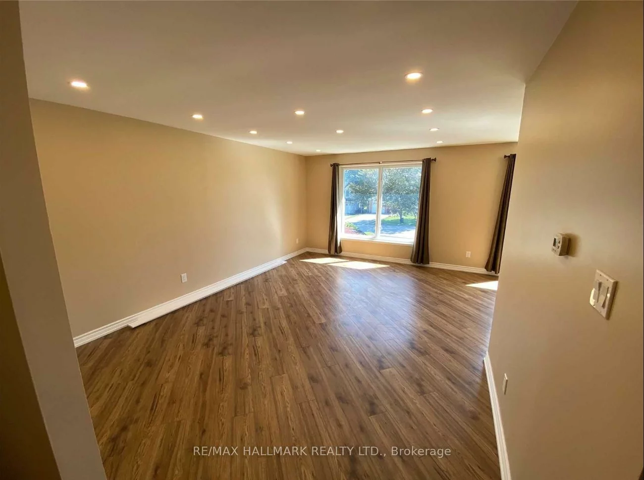 331, Roywood, Central Newmarket, Newmarket