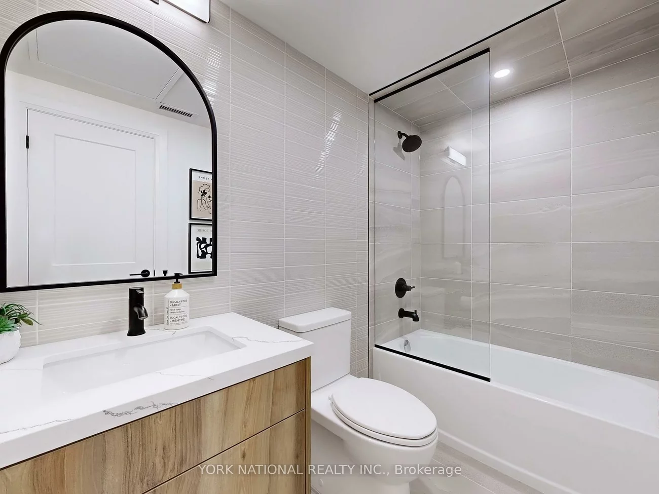49, Charles, Central Newmarket, Newmarket
