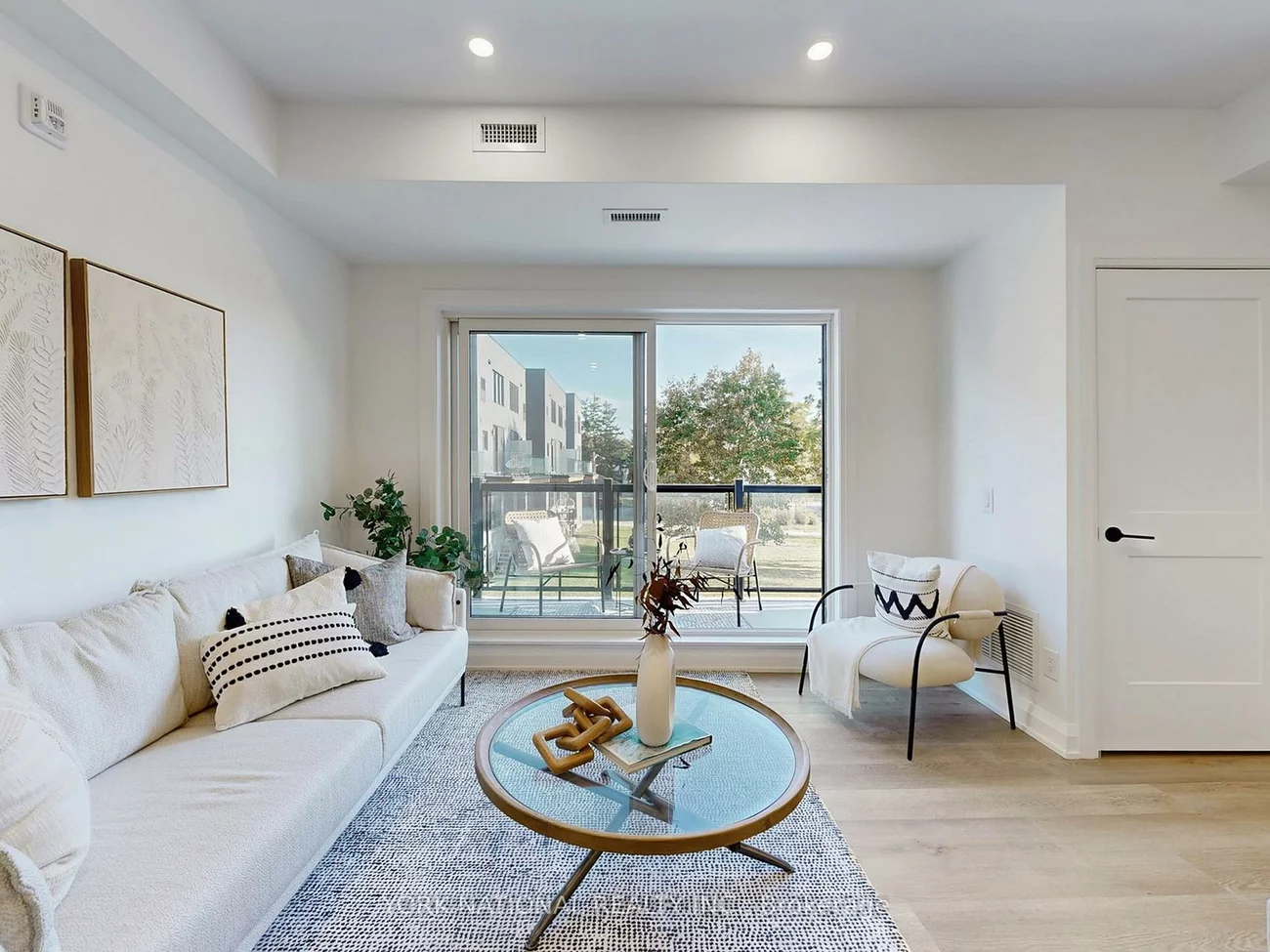 49, Charles, Central Newmarket, Newmarket