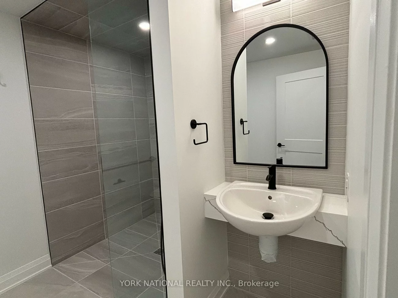 49, Charles, Central Newmarket, Newmarket