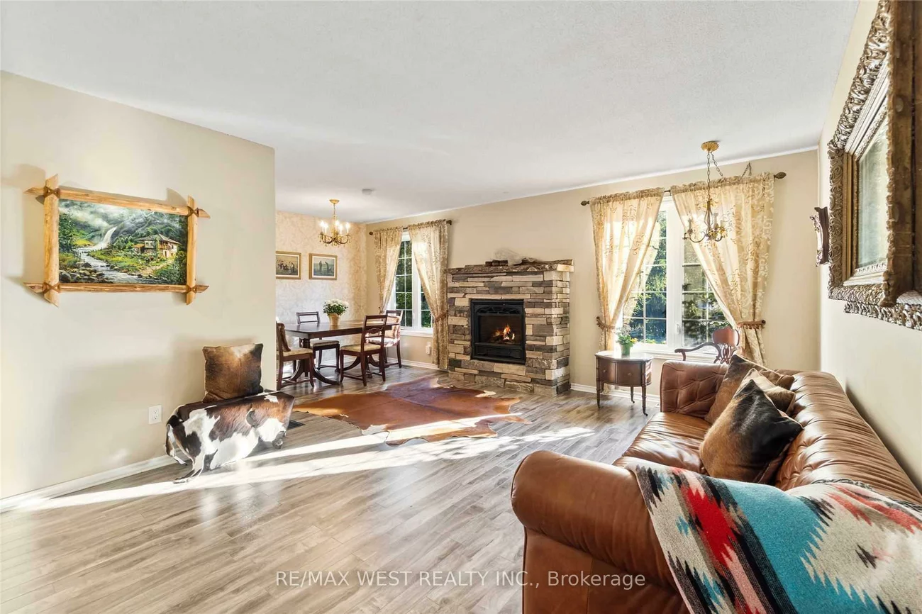249, Hodgson, Central Newmarket, Newmarket
