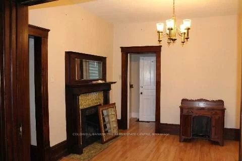 450, Botsford, Central Newmarket, Newmarket