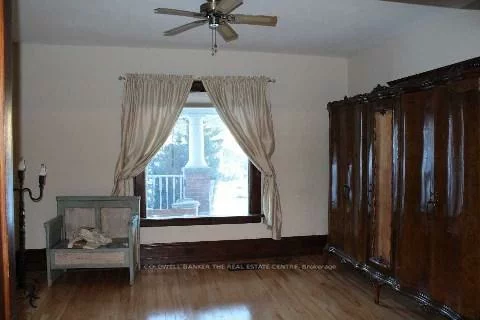 450, Botsford, Central Newmarket, Newmarket