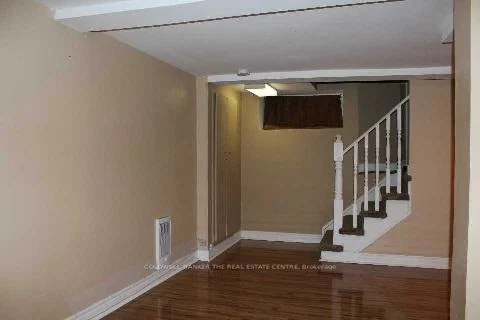 450, Botsford, Central Newmarket, Newmarket