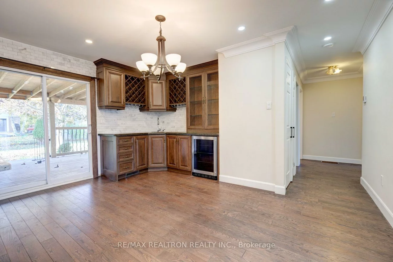 372, Dixon, Central Newmarket, Newmarket