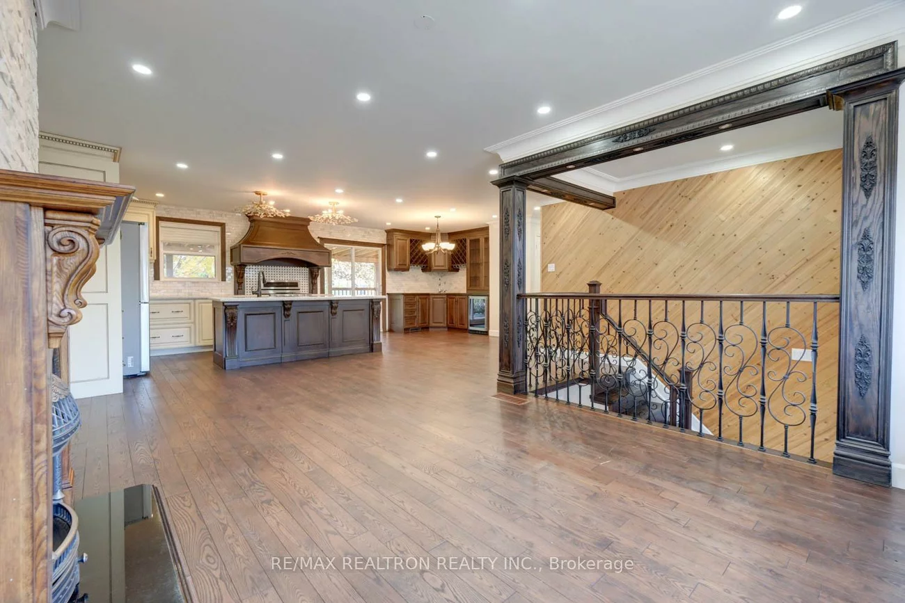 372, Dixon, Central Newmarket, Newmarket