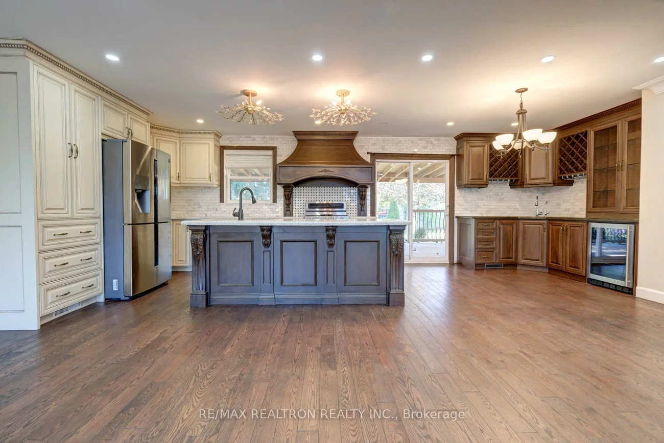 372, Dixon, Central Newmarket, Newmarket